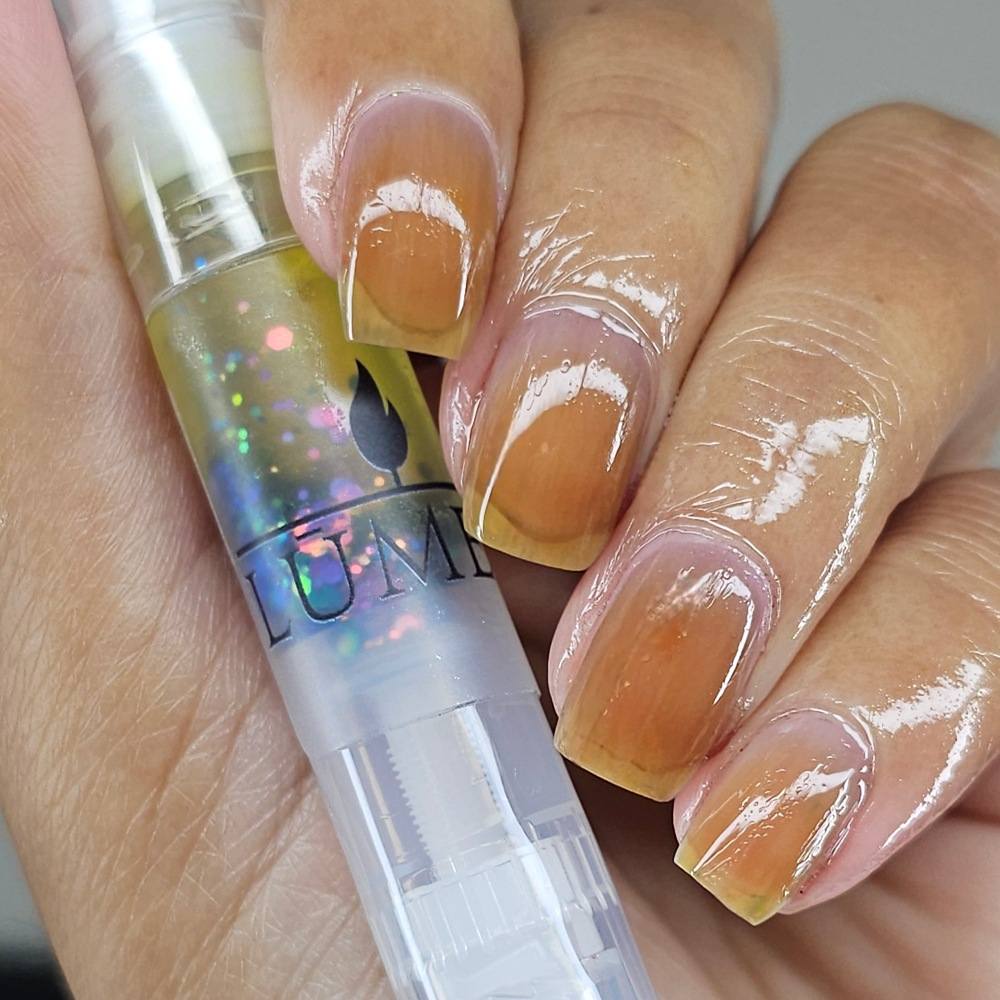 Espresso On The Glow Cuticle Oil Pen