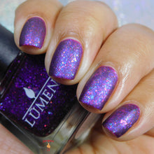 Load image into Gallery viewer, Onyx Petal
