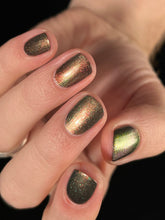 Load image into Gallery viewer, Blood and Earth Magnetic Polish
